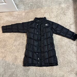 Long girls north face puffer coat. Great condition.